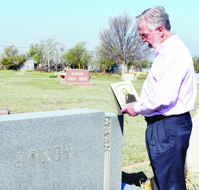 Clinton Cemetery Walk to be conducted Monday Clinton Daily News