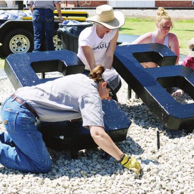 Route 66 sign sprucing Route 66 sign sprucing