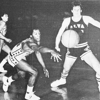 40 YEARS AGO Senior leader Terry Fisher reached out to swat the ball away from Alva’s Neil O’Bleness during Clinton’s 50-29 victory.