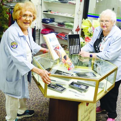 LaVonne Holmes, left, and Lois Schimmels volunteer at the Clinton Regional Hospital gift shop. CDN | Michael Maresh