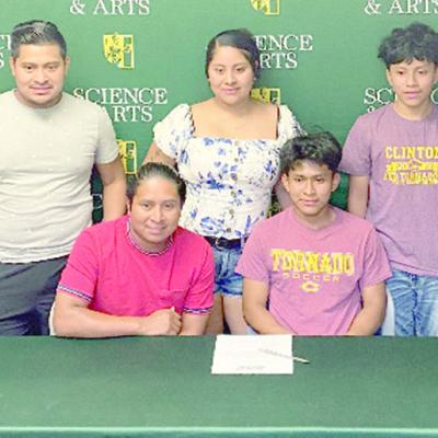 Perez signs with USAO