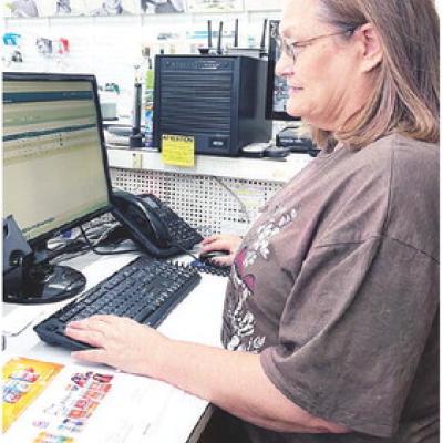 S&D Drug’s Pharmacy Tech Debra Stidham fills prescription orders to make sure her customers’ medications are on the shelves. CDN | Nydia Campbell Stidham quickly grew to love her career decision