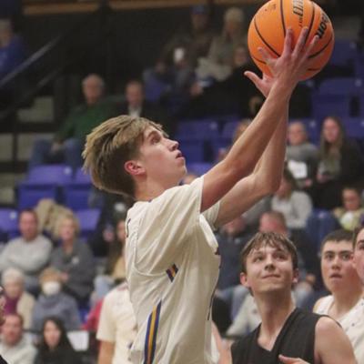 Fifth-ranked Indians rout Merritt, 62-43