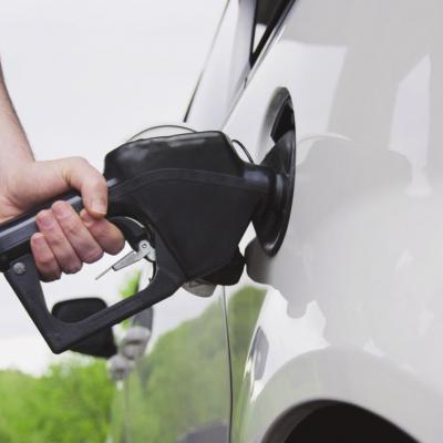 Gas prices sting U.S. workers who depend on their cars
