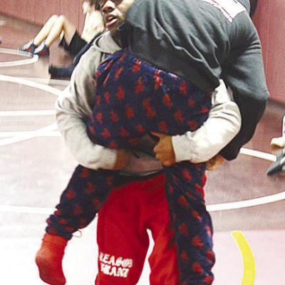 Marquis Martin attempts a takedown of Matthew Bermea during practice. CDN | Sam Goodwyn