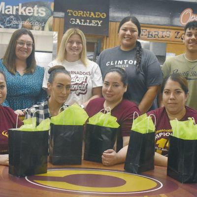 Students honor lunch heroes