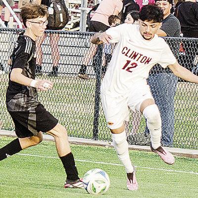 Clinton’s Austin Reynaga, right, battles a Weatherford player for control of the ball during the Reds’ road win Tuesday against the Eagles. CDN | Sam Goodwyn