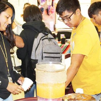 CDN | Abigail Hoffman Hispanic Club holds monthly meeting