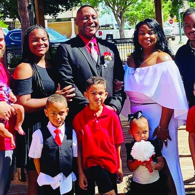 Posing for a family picture are front row from left, are Jandon Lee, Kyson Lee, Kambryn Lee and Jaelynn Lee; back, Jacob Lee, Jersey Lee, Keke Lee, Jerome Hurd, Kim Hurd and Keison Sutton. CDN | Courtesy photo