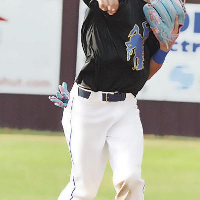 Arapaho-Butler’s Kaden Waldrop throws the ball to first base during the Indians’ road game against Clinton last week. CDN | Sam Goodwyn A-B accomplishes alot in short season