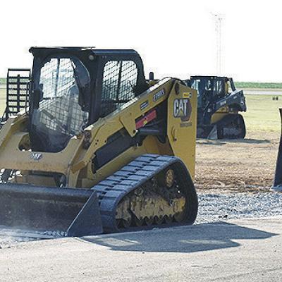 Airport breaks ground on new hangar