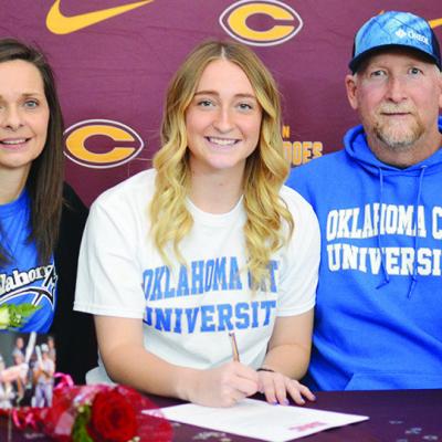 Davis signs to play softball at OCU