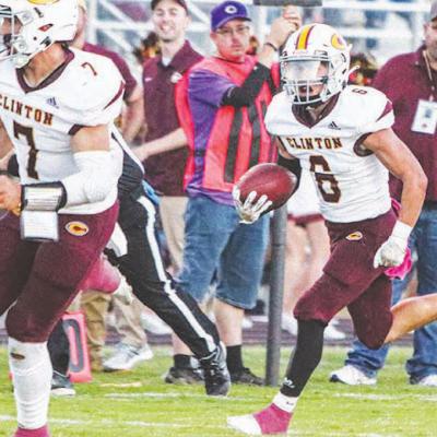 Aaron Seabolt (6) returned an interception for a touchdown in Clinton’s 54-14 dismantling of Chickasha Friday night. Seabolt added five carries for 64 yards and one touchdown on offense. CDN | Adam Ewing Reds pluck Chicks