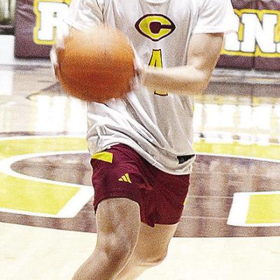 Clinton’s Davien Stanley prepares to pass the ball during the Reds’ home JV game Tuesday against Bethany. CDN | Sam Goodwyn