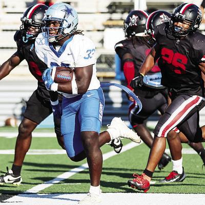 Former Clinton running back No. 33 Zaedon Collins outruns two Community Christian College defenders during Kilgore College’s 55-0 win over the Raiders this past season. CDN | Courtesy photo