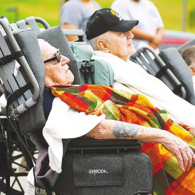 Local veterans show their reverence