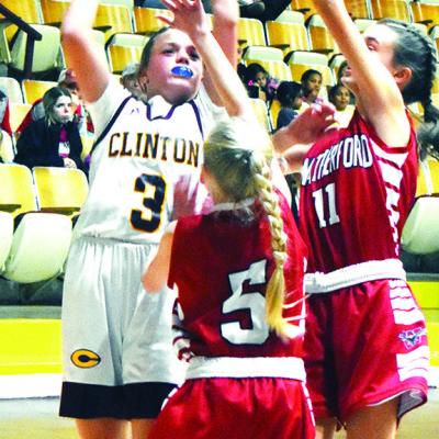 No. 3 Stella Meacham goes in for the shot during a Clinton Middle School seventh-grade basketball game. CDN | Emily Stephens Rising Stars