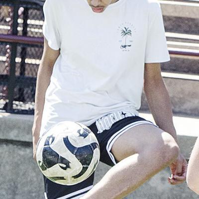 Recent grad Kyron Forrest juggles the soccer ball to warm up prior to practice in the Tornado Bowl. CDN | Sam Goodwyn