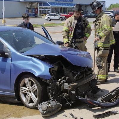 Firefighters clear wreck