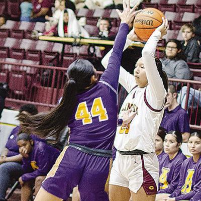Clinton’s Ella Redshin looks for an open teammate during the Lady Reds’ game against Anadarko in the Tornado Dome. CDN | Sam Goodwyn Clinton’s Ella Redshin looks for an open teammate during the Lady Reds’ game against Anadarko in the Tornado Dome. CDN | Sam Goodwyn