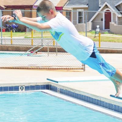CDN | Collin Wieder Diving into a cool pool