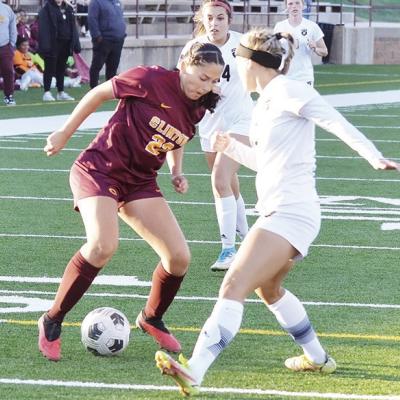 Clinton’s Aliyah Lopez, left, avoids the Woodward defender during the Lady Reds’ home win Thursday over the Lady Boomers. CDN | Sam Goodwyn Toying with the defenders