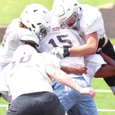 CHS meeting El Reno, Ike in scrimmage opener