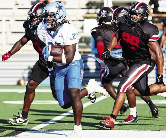 Former Clinton running back No. 33 Zaedon Collins outruns two Community Christian College defenders during Kilgore College’s 55-0 win over the Raiders this past season. CDN | Courtesy photo