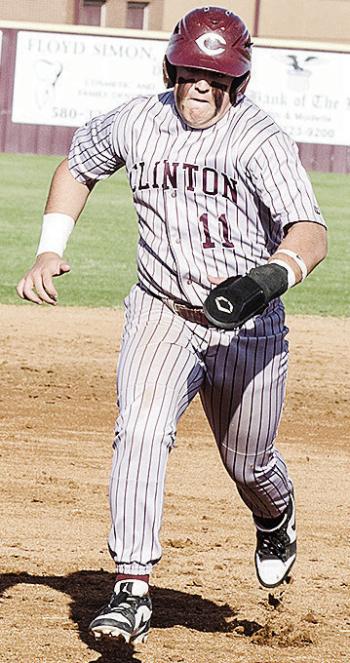 Clinton’s Eli Anderson hustles to third base during the Reds’ home game against El Reno. CDN | Sam Goodwyn